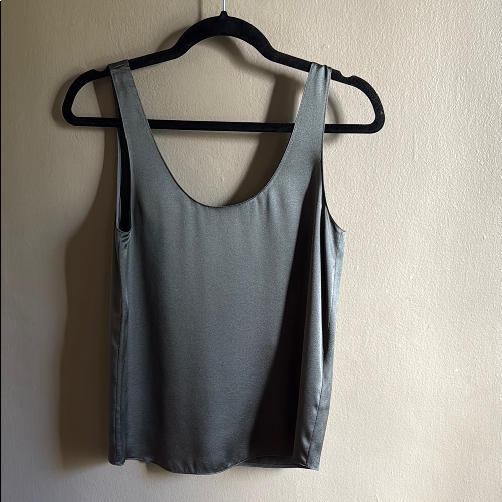 Vince NWT 100% Silk Gray / Green Tank Top with Scoop Neckline